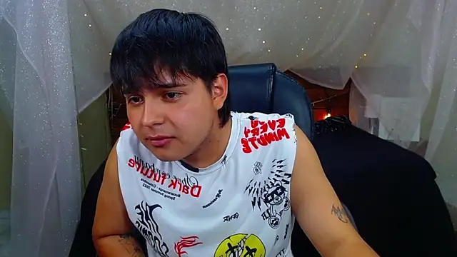 Snapshot of AndrewPherson chatting on February 28, 2025, 3:15 pm AndrewPherson online show from February 28, 2025, 3:15 pm