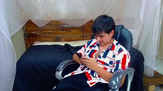 Snapshot of AndrewPherson chatting on March 3, 2025, 6:33 pm AndrewPherson online show from March 3, 2025, 6:33 pm