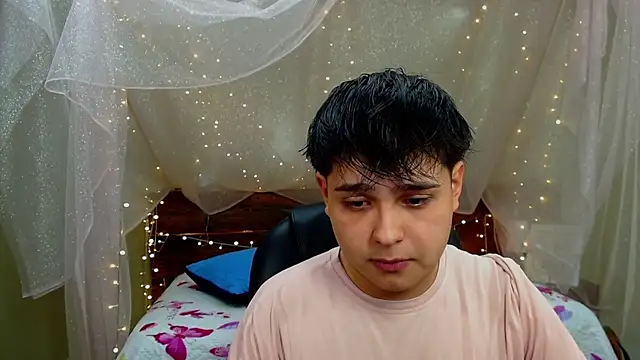 Snapshot of AndrewPherson chatting on March 11, 2025, 12:17 pm AndrewPherson online show from March 11, 2025, 12:17 pm