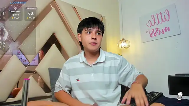 Snapshot of AndrewPherson chatting on September 23, 2025, 1:14 pm AndrewPherson online show from September 23, 2025, 1:14 pm