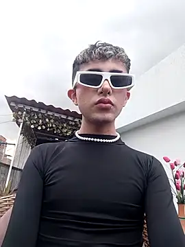 Noah Xitruxx online show from October 9, 2025, 3:32 pm