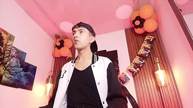 Noah Xitruxx online show from October 31, 2025, 2:45 am