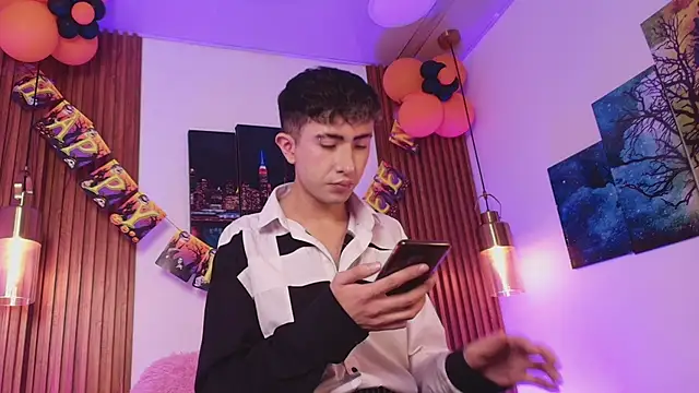 Noah Xitruxx online show from November 3, 2025, 2:57 am