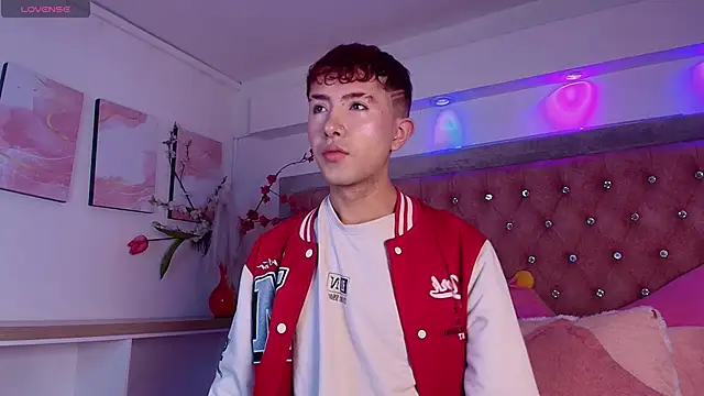 Noah Xitruxx online show from November 12, 2025, 1:11 pm