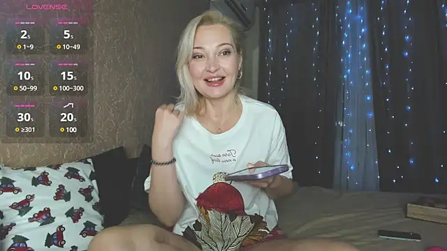 Snapshot of Milena_candyy chatting on December 10, 2024, 6:06 pm Milena candyy online show from December 10, 2024, 6:06 pm