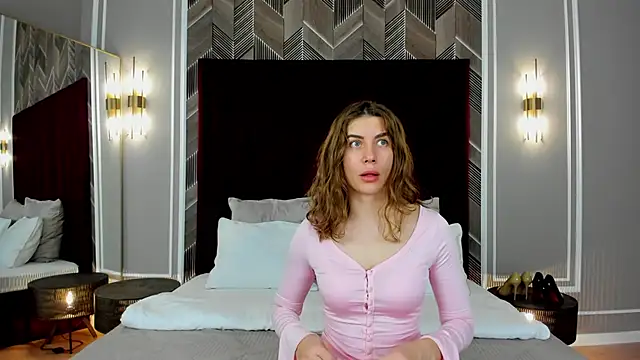 Snapshot of VikkiStorm chatting on December 2, 2025, 3:12 am VikkiStorm online show from December 2, 2025, 3:12 am