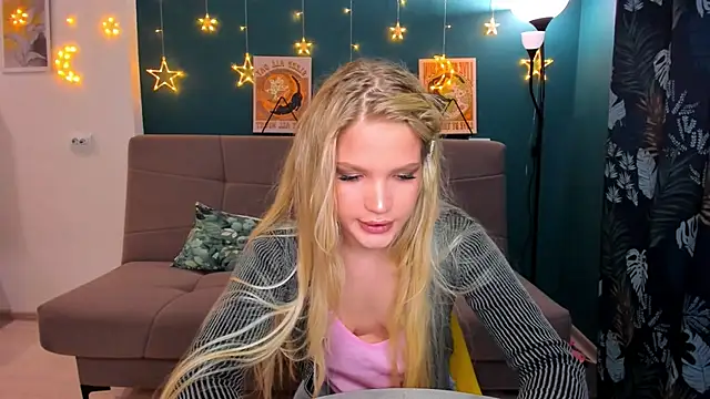 Snapshot of Xloe_Queen chatting on March 14, 2025, 2:41 pm Xloe Queen online show from March 14, 2025, 2:41 pm