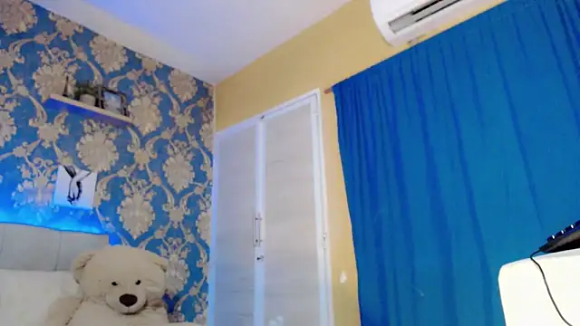 Snapshot of nicoledollts chatting on November 1, 2025, 1:51 am nicoledollts online show from November 1, 2025, 1:51 am