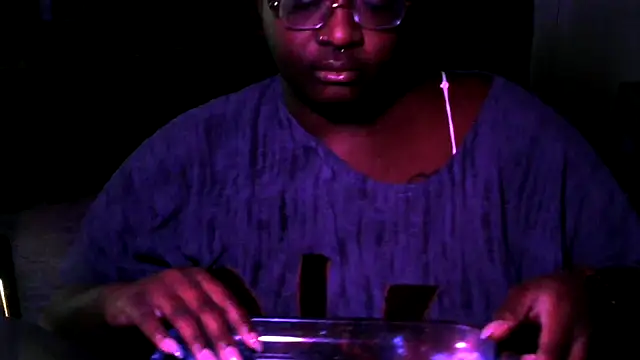 Snapshot of BigKittyRaven chatting on December 6, 2024, 10:08 pm BigKittyRaven online show from December 6, 2024, 10:08 pm