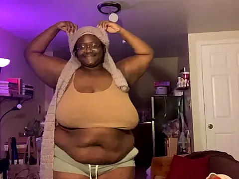 Snapshot of BigKittyRaven chatting on December 8, 2024, 7:05 am BigKittyRaven online show from December 8, 2024, 7:05 am