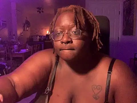 Snapshot of BigKittyRaven chatting on December 11, 2024, 5:10 am BigKittyRaven online show from December 11, 2024, 5:10 am