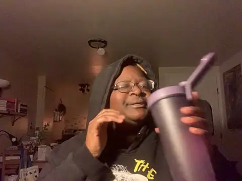 Snapshot of BigKittyRaven chatting on January 3, 2025, 4:22 am BigKittyRaven online show from January 3, 2025, 4:22 am