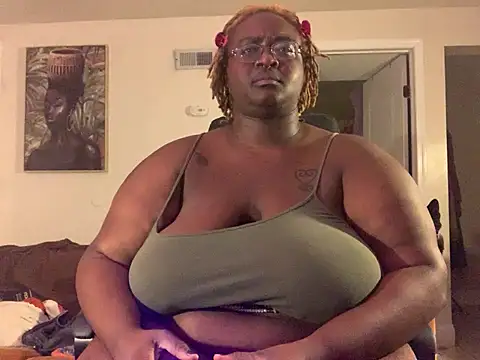 Snapshot of BigKittyRaven chatting on January 12, 2025, 2:03 am BigKittyRaven online show from January 12, 2025, 2:03 am