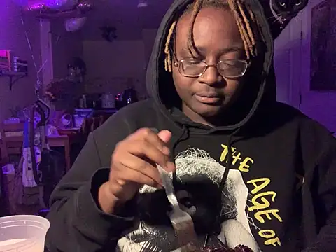 Snapshot of BigKittyRaven chatting on February 12, 2025, 4:12 am BigKittyRaven online show from February 12, 2025, 4:12 am