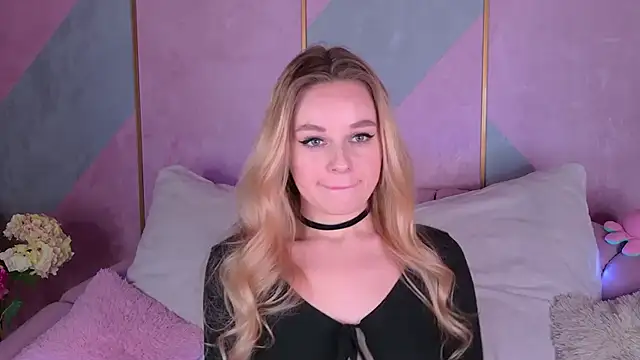 BeatriceEsmont online show from January 22, 2025, 11:21 pm