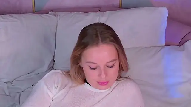 BeatriceEsmont online show from March 9, 2025, 3:43 am