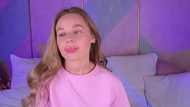 BeatriceEsmont online show from March 19, 2025, 8:32 pm