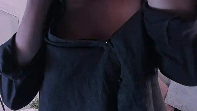 Snapshot of EmmaaCoel chatting on December 21, 2024, 5:40 pm EmmaaCoel online show from December 21, 2024, 5:40 pm