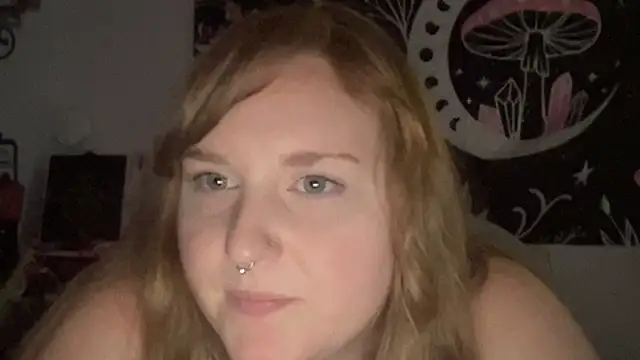 Snapshot of thickgingergoddess chatting on February 24, 2025, 11:19 pm thickgingergoddess online show from February 24, 2025, 11:19 pm