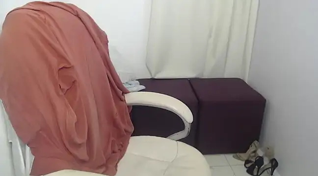 Snapshot of Xileny-Halliwey chatting on December 6, 2024, 12:23 am Xileny-Halliwey online show from December 6, 2024, 12:23 am