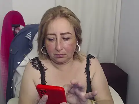 Snapshot of Xileny-Halliwey chatting on January 11, 2025, 1:06 am Xileny-Halliwey online show from January 11, 2025, 1:06 am