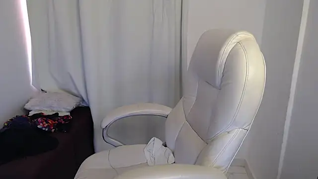 Snapshot of Xileny-Halliwey chatting on October 17, 2025, 6:32 pm Xileny-Halliwey online show from October 17, 2025, 6:32 pm