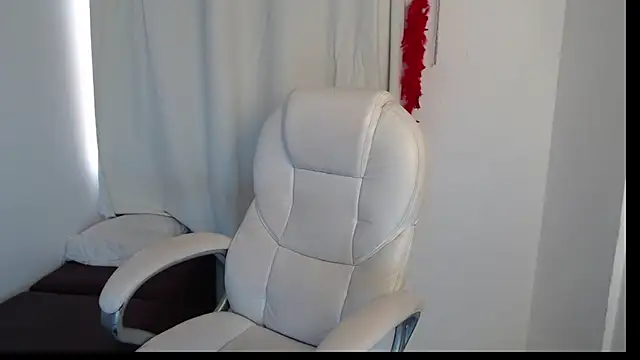 Snapshot of Xileny-Halliwey chatting on October 19, 2025, 1:34 pm Xileny-Halliwey online show from October 19, 2025, 1:34 pm