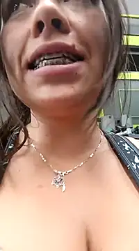 Snapshot of LIZ-06_ chatting on March 4, 2025, 3:37 pm LIZ-06 online show from March 4, 2025, 3:37 pm