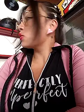 Snapshot of LIZ-06_ chatting on September 12, 2025, 4:51 pm LIZ-06 online show from September 12, 2025, 4:51 pm