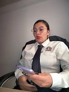 Snapshot of LIZ-06_ chatting on October 1, 2025, 1:50 pm LIZ-06 online show from October 1, 2025, 1:50 pm