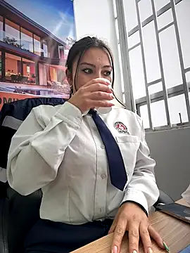 Snapshot of LIZ-06_ chatting on November 6, 2025, 2:07 pm LIZ-06 online show from November 6, 2025, 2:07 pm