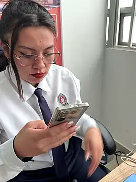 Snapshot of LIZ-06_ chatting on November 15, 2025, 1:51 pm LIZ-06 online show from November 15, 2025, 1:51 pm