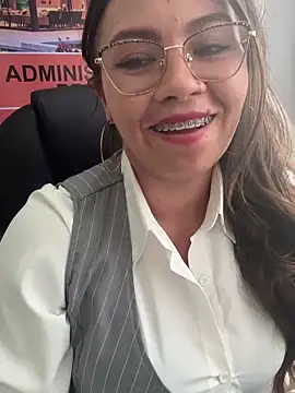 Snapshot of LIZ-06_ chatting on November 18, 2025, 3:27 pm LIZ-06 online show from November 18, 2025, 3:27 pm