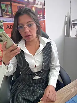 Snapshot of LIZ-06_ chatting on November 25, 2025, 12:49 pm LIZ-06 online show from November 25, 2025, 12:49 pm