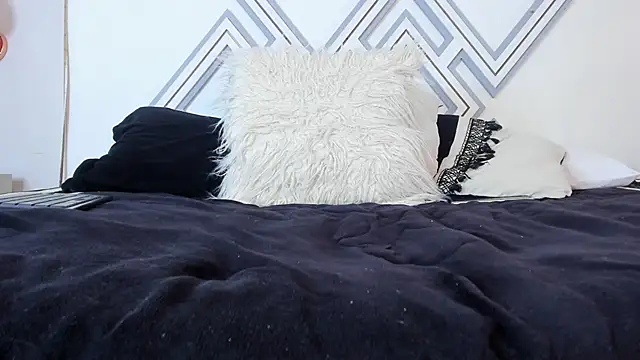 Radiant Naomi online show from March 4, 2025, 5:56 pm