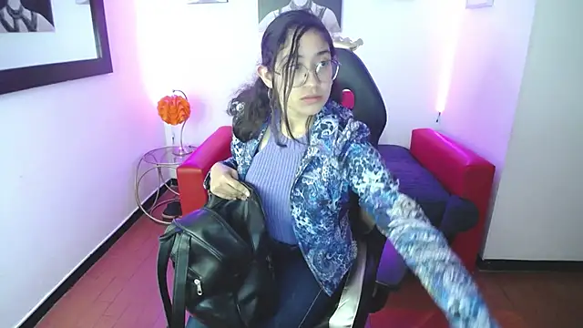 Snapshot of Lili_Gomez_ chatting on January 21, 2025, 6:45 pm Lili Gomez online show from January 21, 2025, 6:45 pm