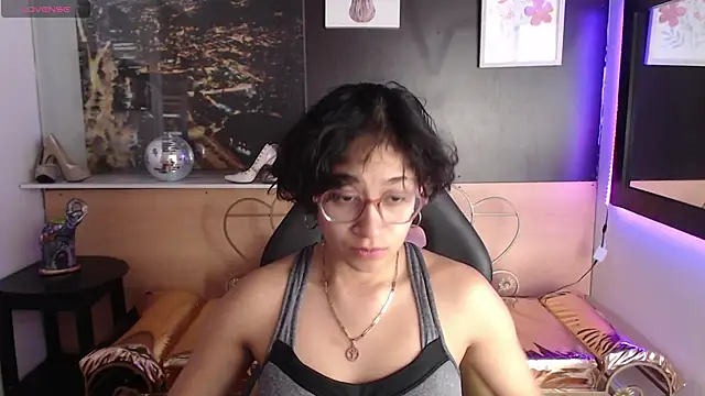 Snapshot of Lili_Gomez_ chatting on October 21, 2025, 1:34 pm Lili Gomez online show from October 21, 2025, 1:34 pm