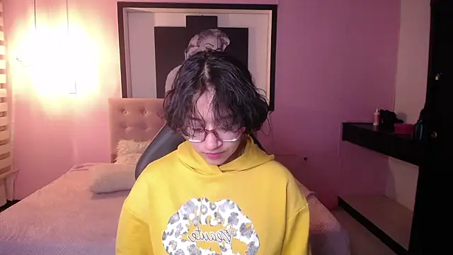 Snapshot of Lili_Gomez_ chatting on November 9, 2025, 1:20 pm Lili Gomez online show from November 9, 2025, 1:20 pm