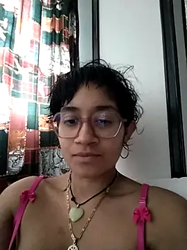 Snapshot of Lili_Gomez_ chatting on December 14, 2025, 7:18 pm Lili Gomez online show from December 14, 2025, 7:18 pm