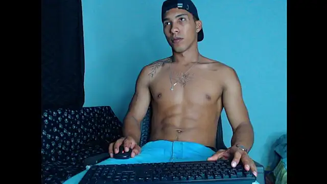 Snapshot of maximo_vega_newv chatting on December 16, 2024, 12:04 am maximo vega newv online show from December 16, 2024, 12:04 am