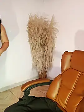 Aiunii1 online show from November 12, 2025, 1:44 pm