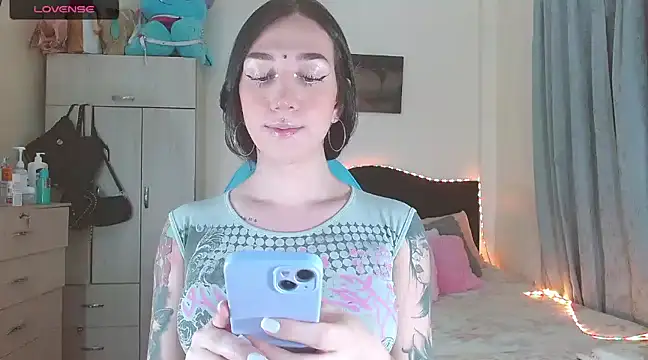 karla zambrano online show from March 19, 2025, 4:02 pm