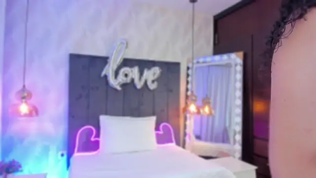 Snapshot of SHARONN____ chatting on February 17, 2025, 3:25 am SHARONN online show from February 17, 2025, 3:25 am