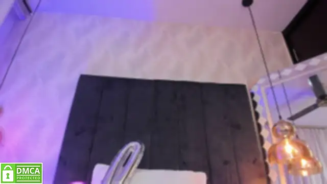 Snapshot of SHARONN____ chatting on March 17, 2025, 6:18 am SHARONN online show from March 17, 2025, 6:18 am