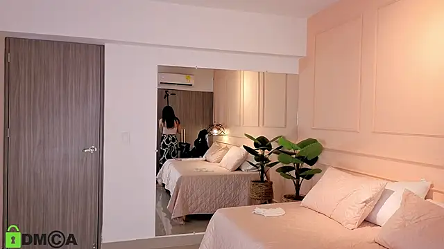 Snapshot of SHARONN____ chatting on September 15, 2025, 4:12 am SHARONN online show from September 15, 2025, 4:12 am