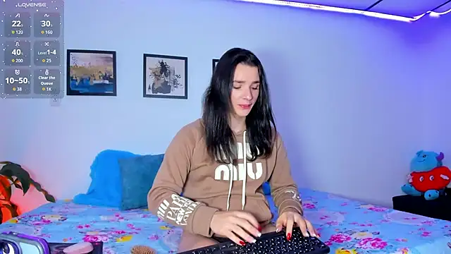 elafranco  online show from November 4, 2025, 4:50 pm