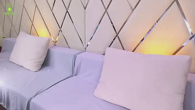 Ishtar Divine online show from January 15, 2025, 4:47 am