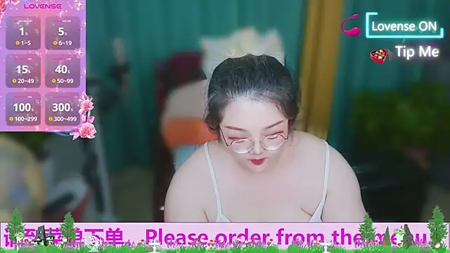 Snapshot of Weiwei5200 chatting on October 18, 2025, 10:49 am Weiwei5200 online show from October 18, 2025, 10:49 am