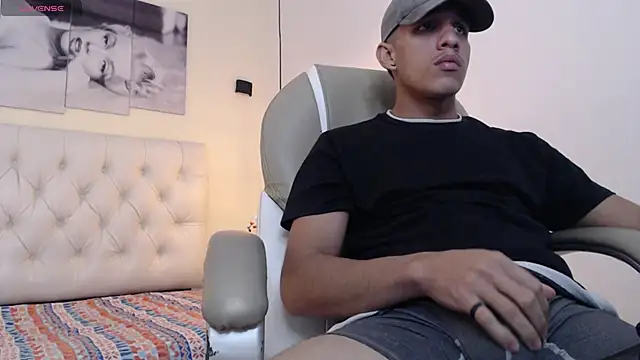 Snapshot of Jheidertwink chatting on December 19, 2024, 6:23 am Jheidertwink online show from December 19, 2024, 6:23 am