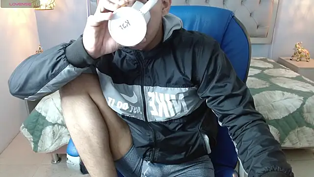 Snapshot of Jheidertwink chatting on December 27, 2024, 9:39 am Jheidertwink online show from December 27, 2024, 9:39 am